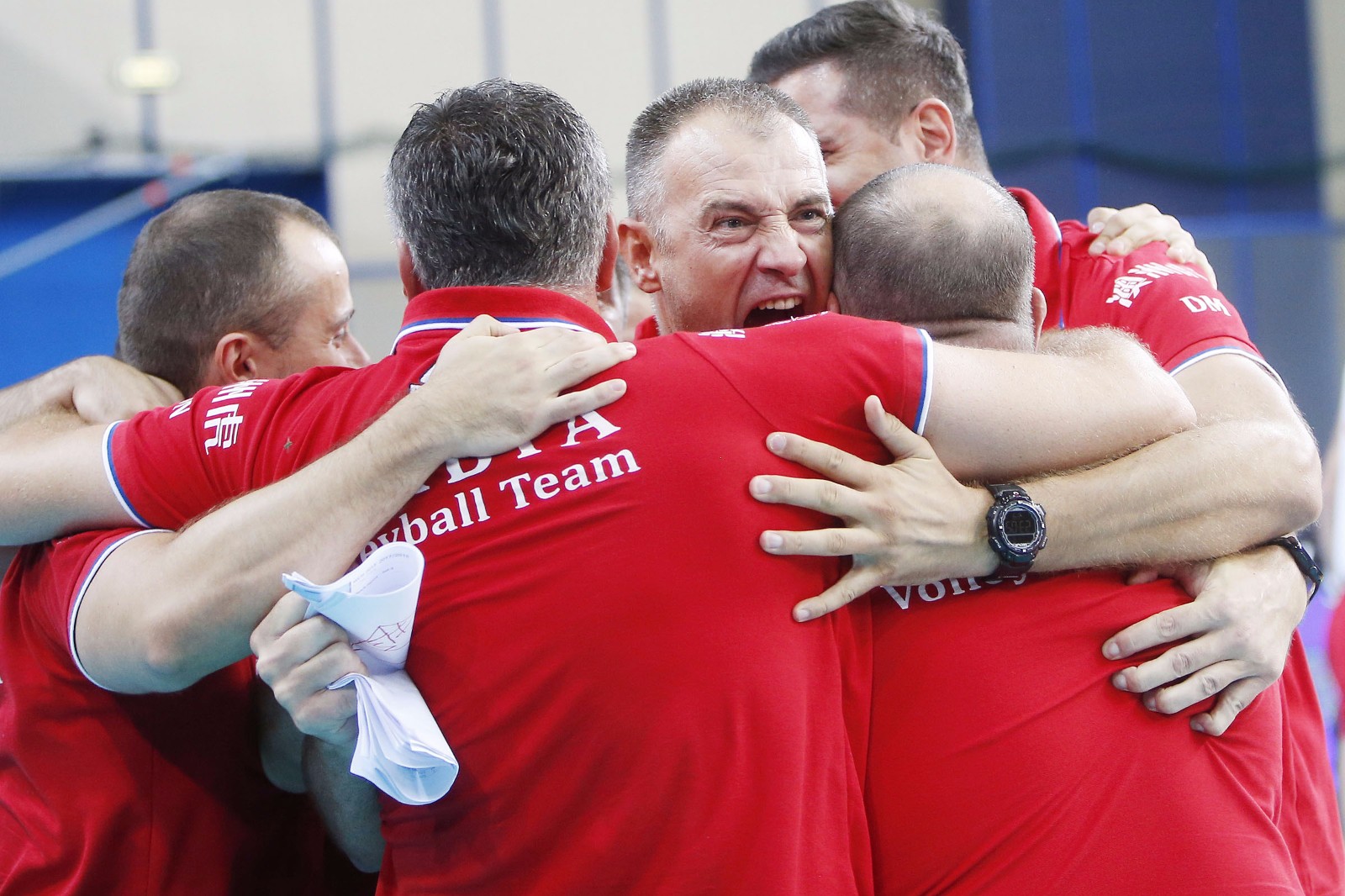 俄罗斯队战胜塞尔维亚队，领跑小组