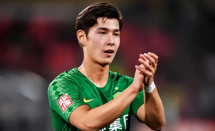 球队新晋球员表现出色，获得了主教练赞誉的简单介绍