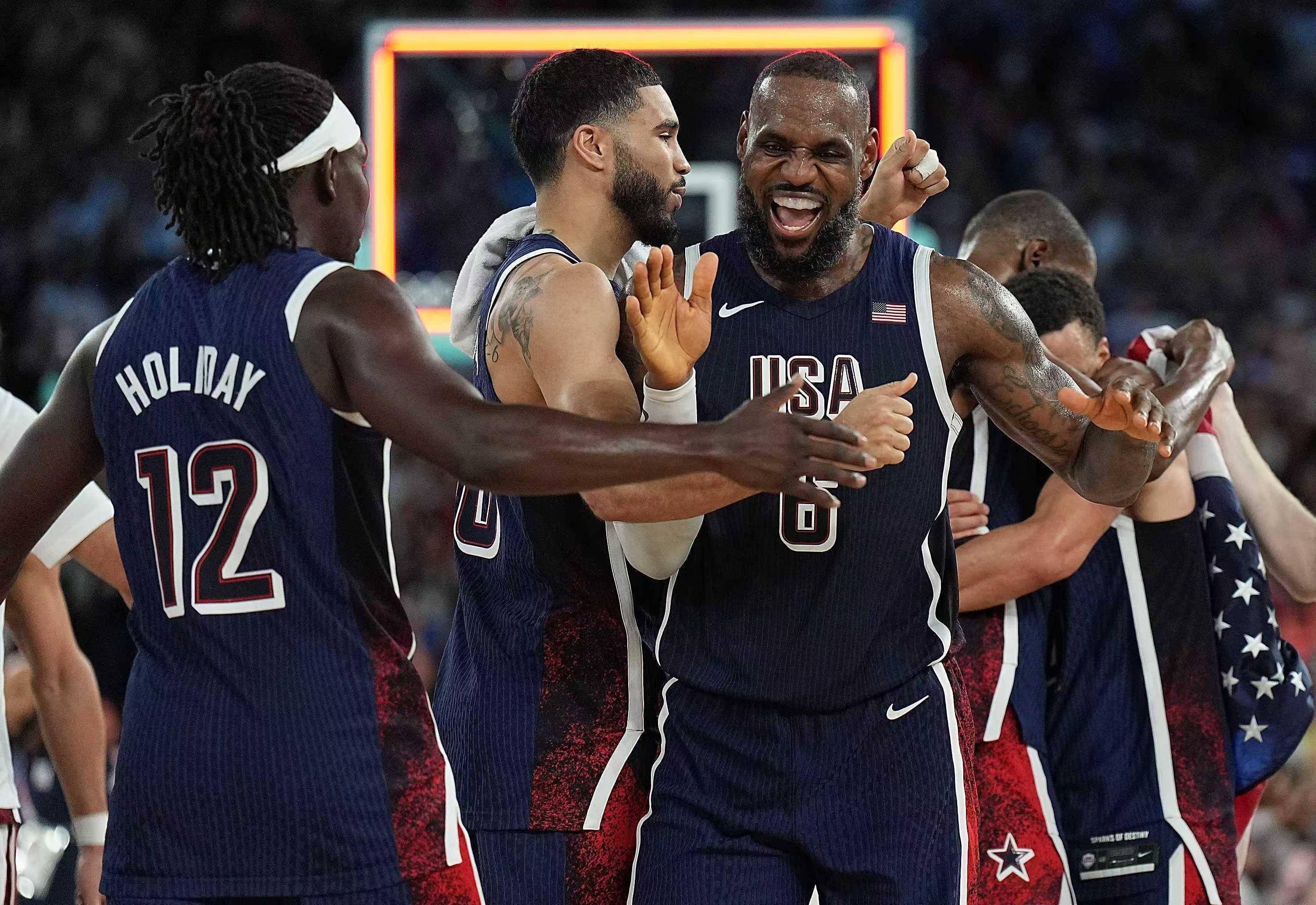 爱游戏体育直播-美国运动员在篮球赛中击败对手