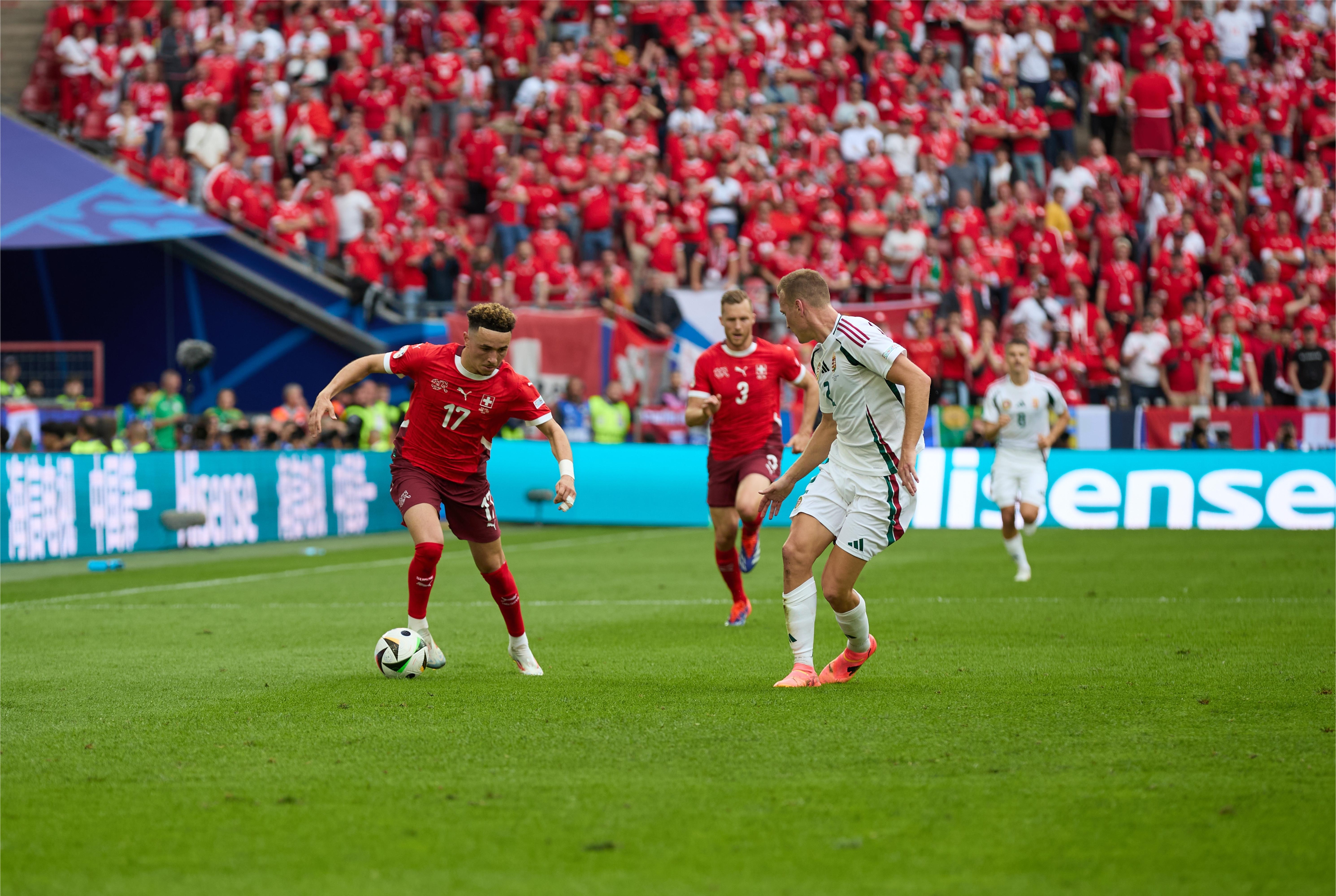 瑞典队成功晋级欧洲杯小组赛