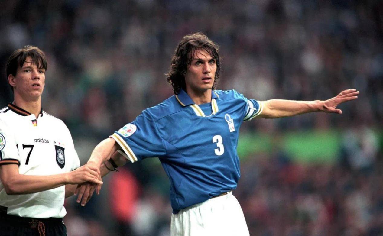 意大利队奋力冲击，赢得冠军称号