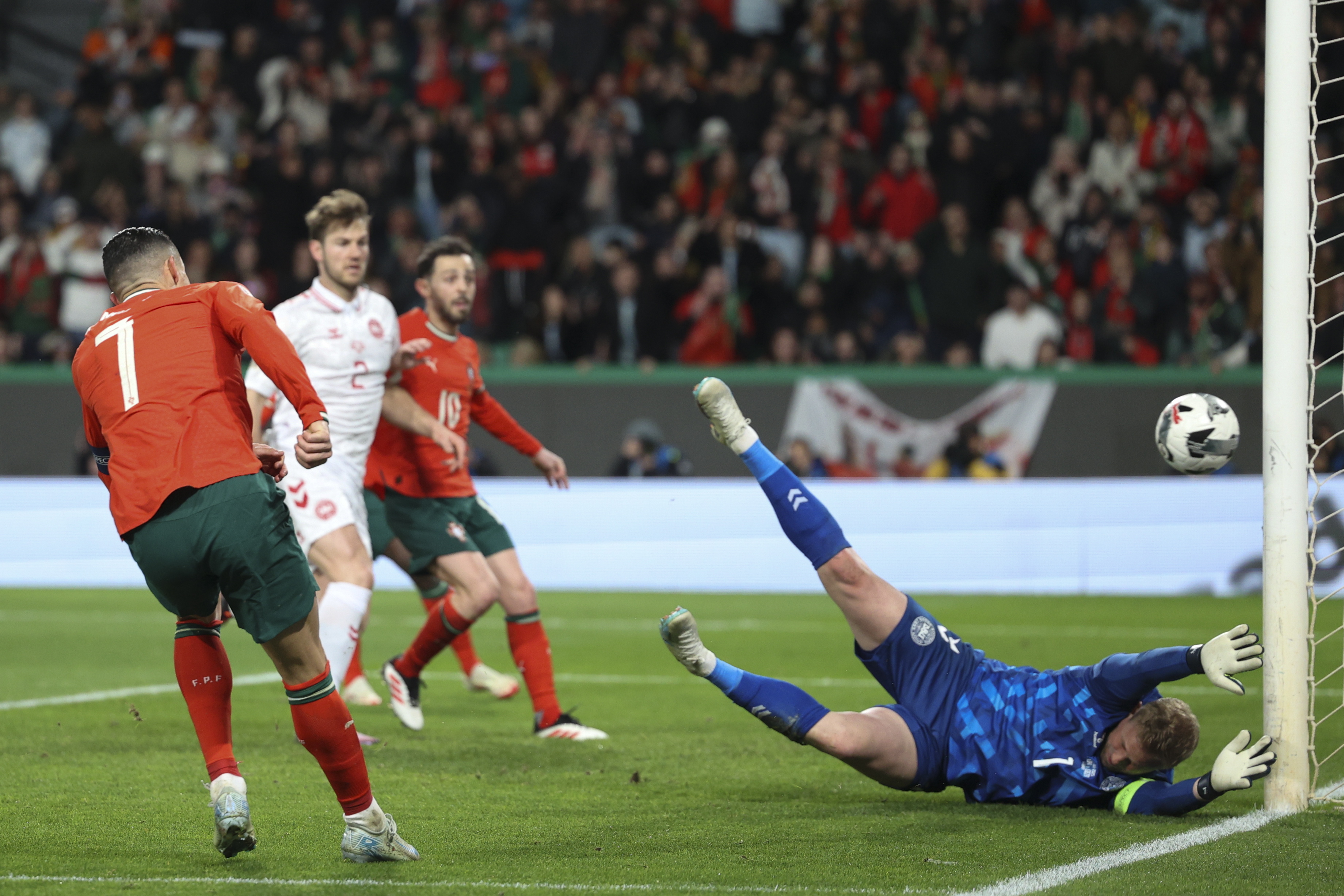 欧洲联赛小组赛收官，豪强发力晋级