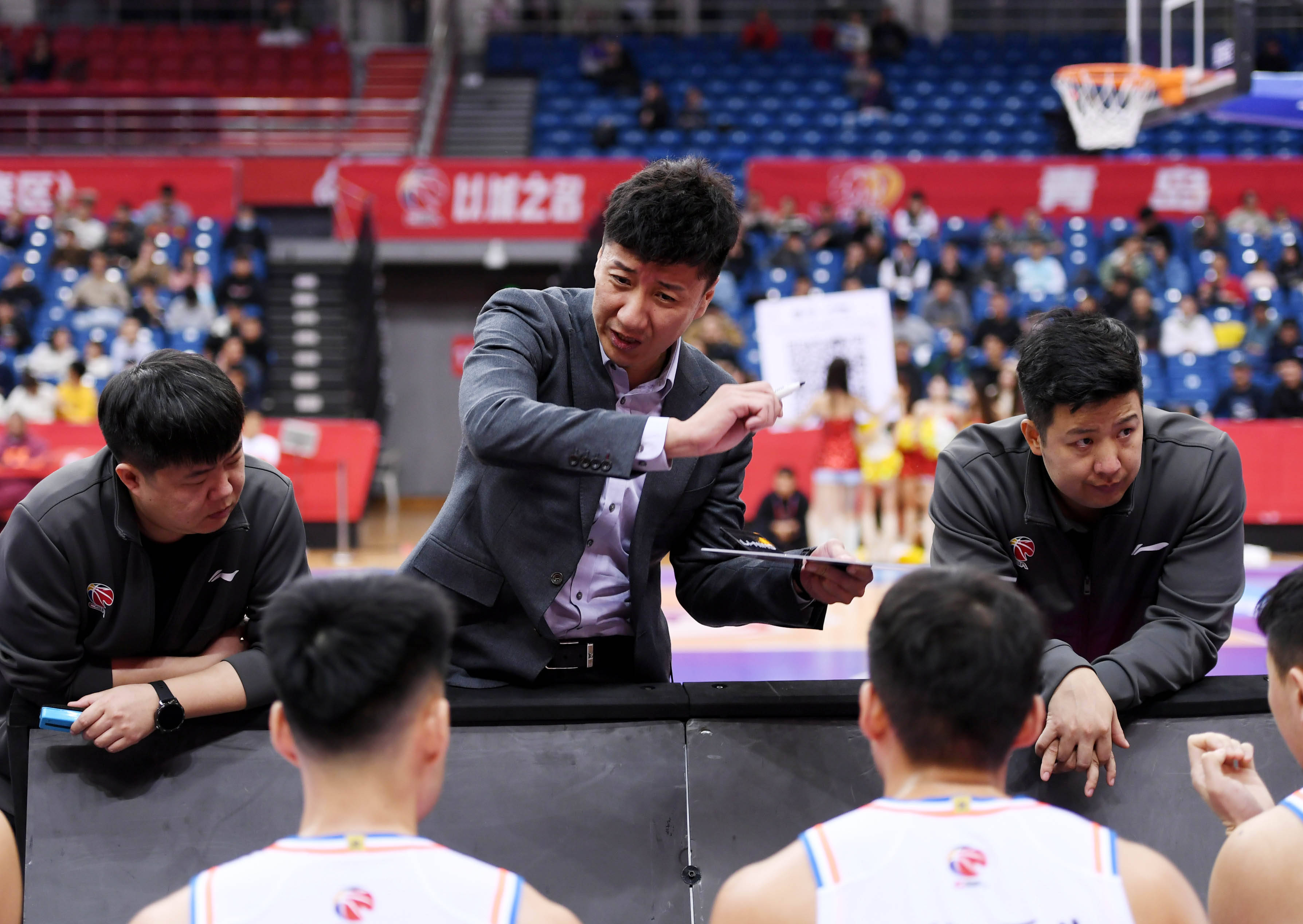 爱游戏体育官网-吉林男篮力克青岛队，取得胜利