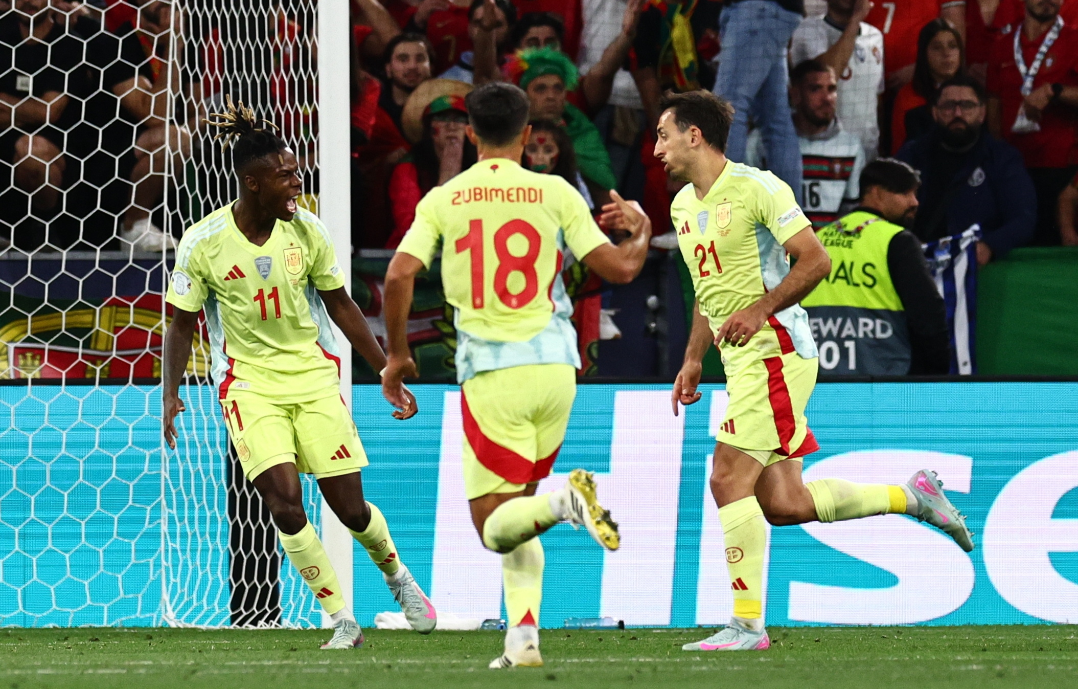 爱游戏体育官网-欧国联比赛中，球队表现出色夺得胜利