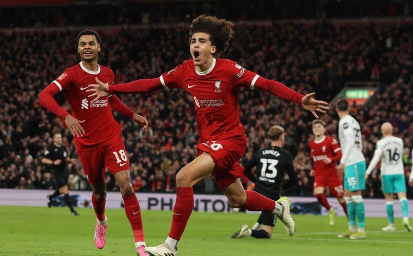 包含利物浦主场获胜：积分夺冠希望渐小的词条