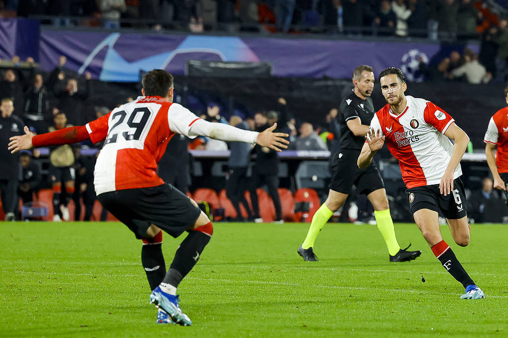 包含弗莱堡中场组织稳定，助球队击败对手的词条