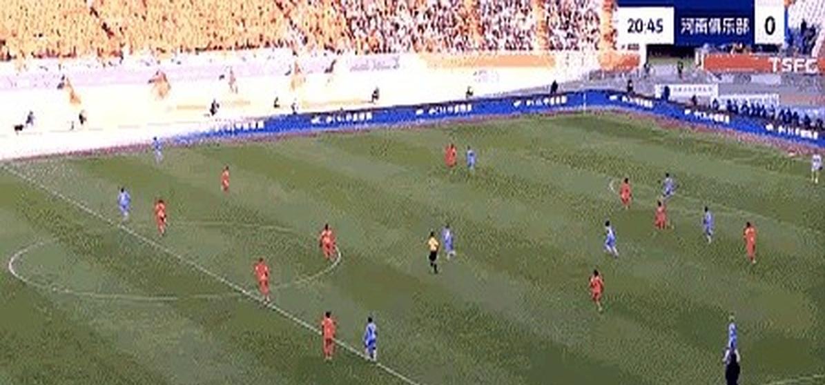 爱游戏入口-比赛中意外发生，裁判判罚引发争议