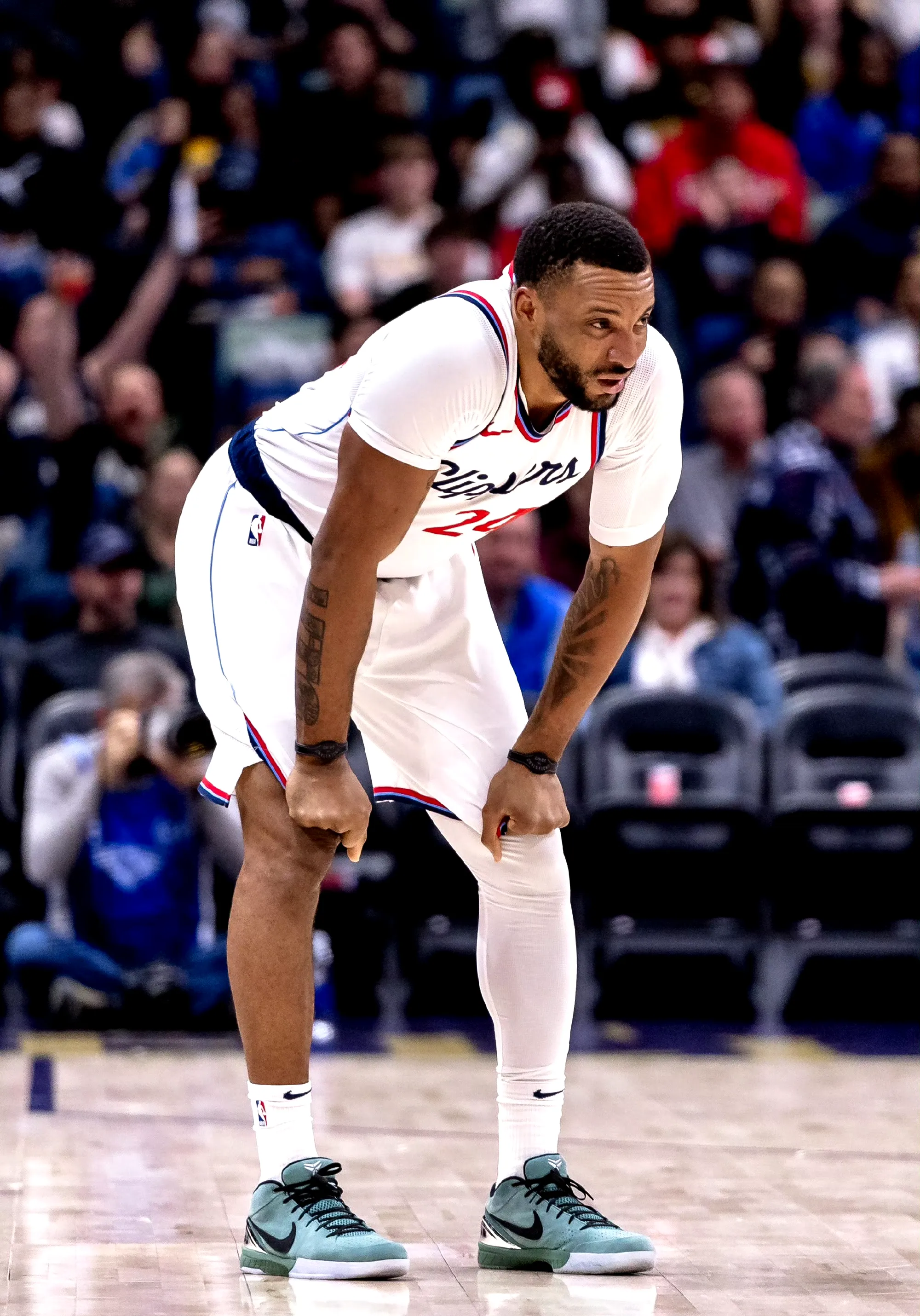 爱游戏入口-关于快船球员因伤缺席，战绩直线下滑的信息