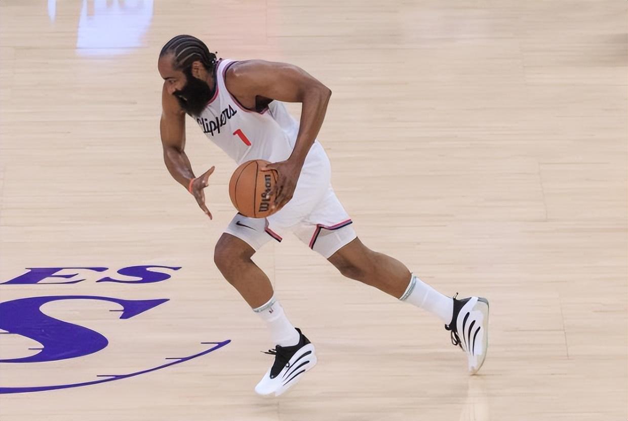 关于快船球员因伤缺席，战绩直线下滑的信息