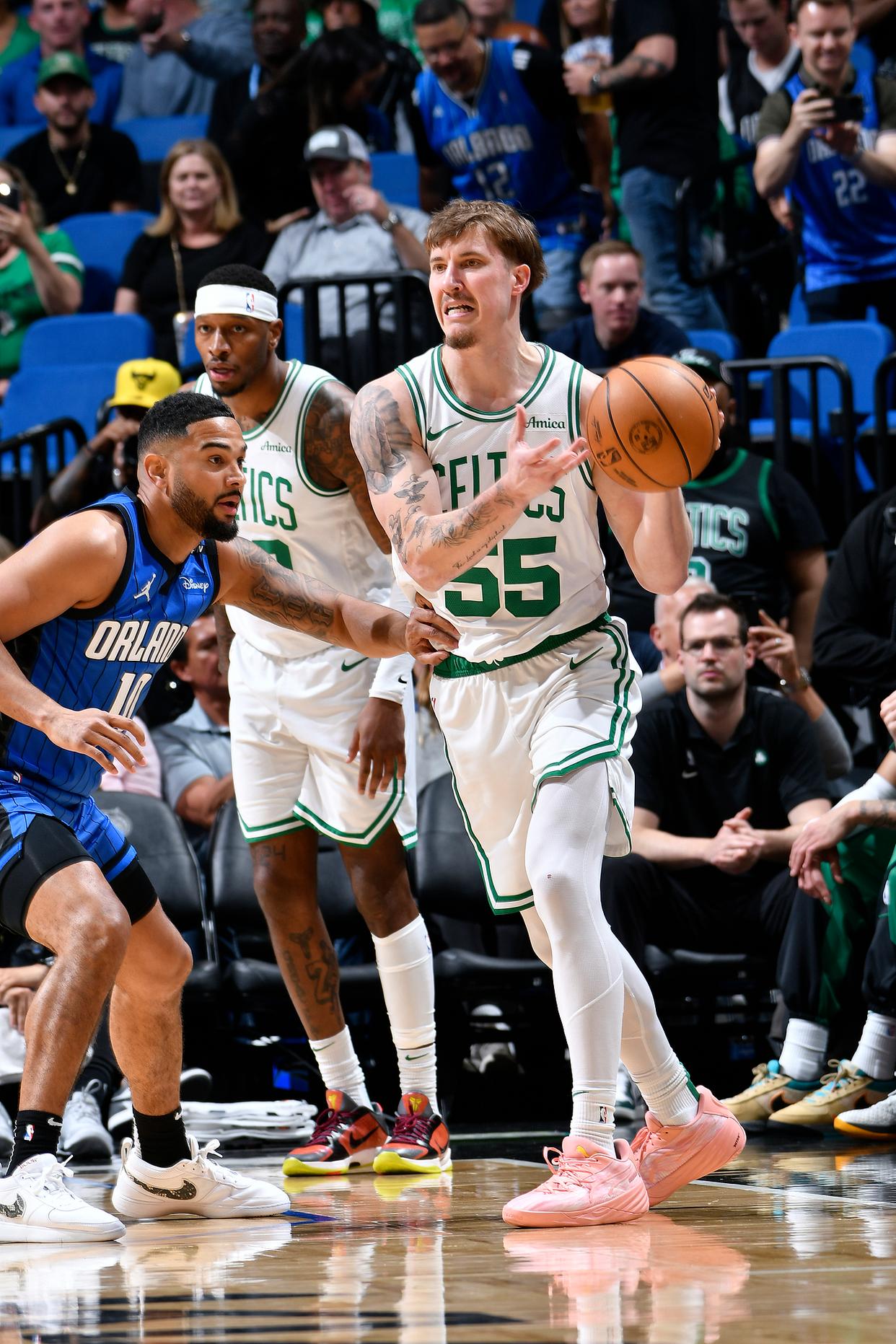 爱游戏官网-76人险胜凯尔特人，提前晋级次轮的简单介绍