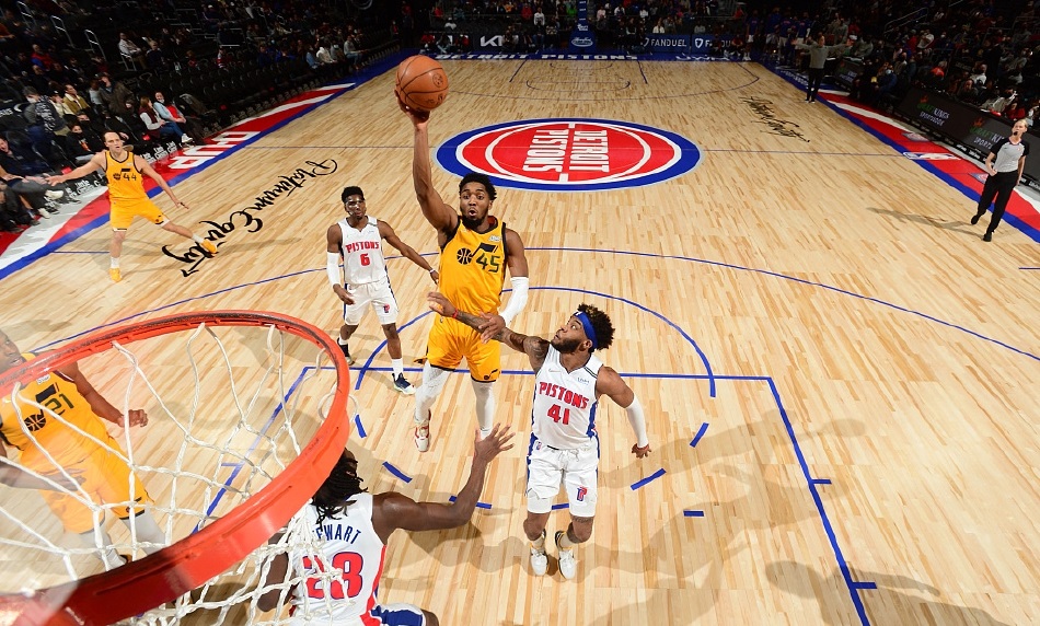 爵士胜魔术,米切尔三双创纪录 爵士胜魔术,米切尔三双创纪录