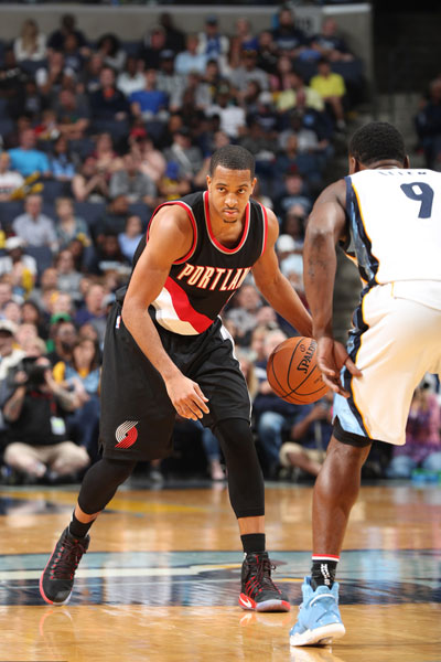 开拓者客场擒灰熊，止颓势