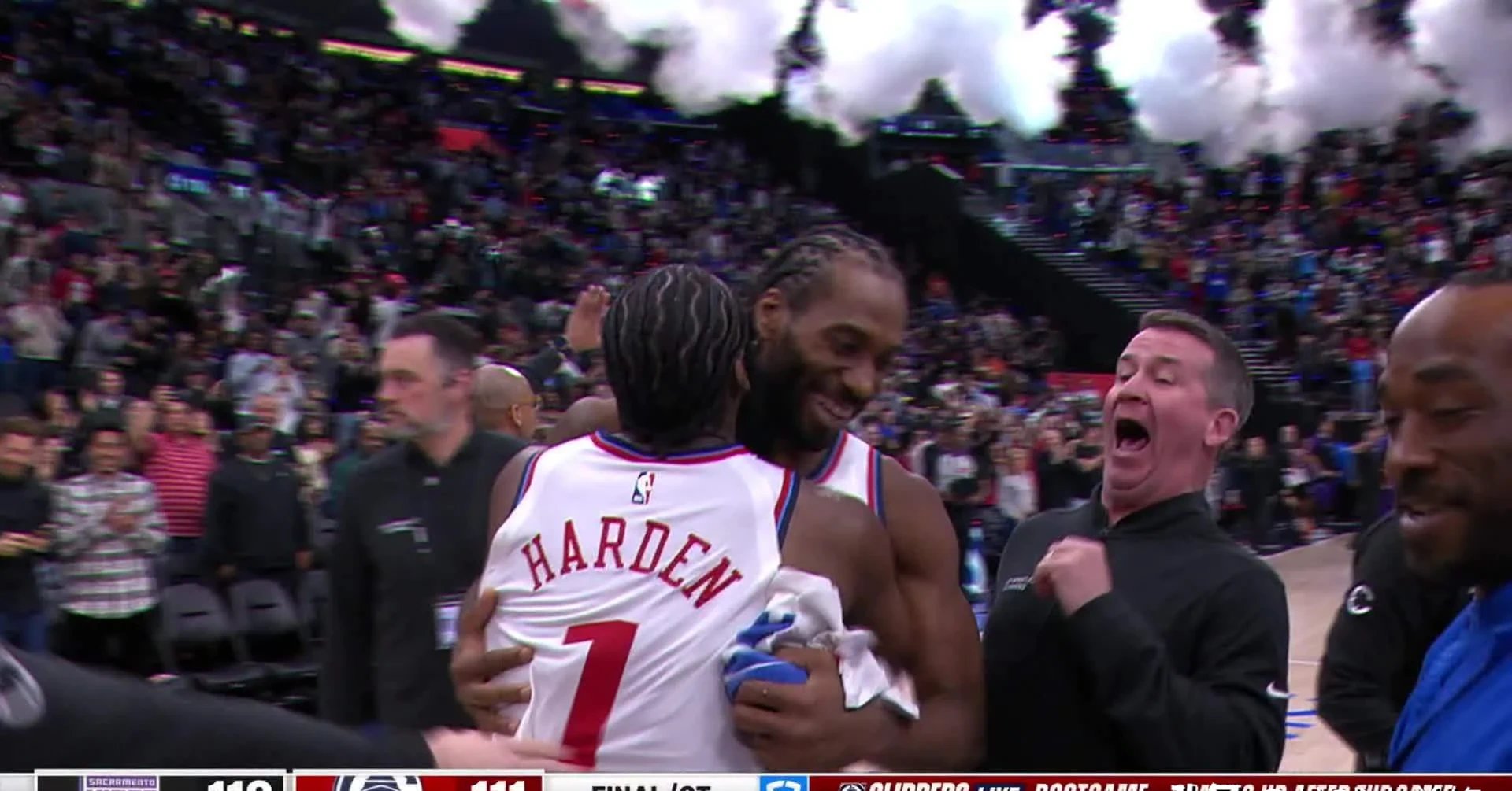 包含猛龙逆转雄鹿取得两连胜，伦纳德再现神奇表现的词条