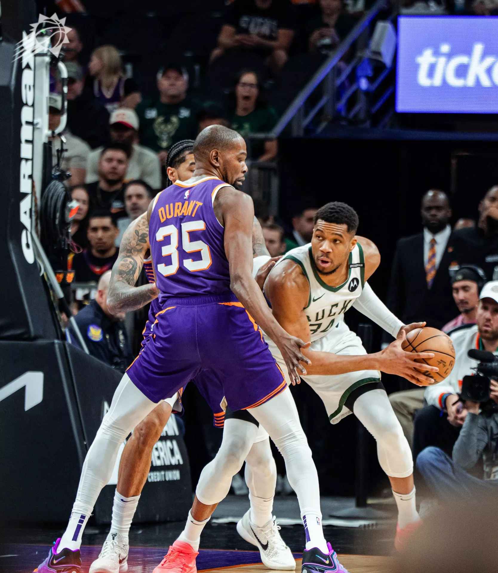 太阳惊险获胜！布克绝杀带领球队逆转胜利