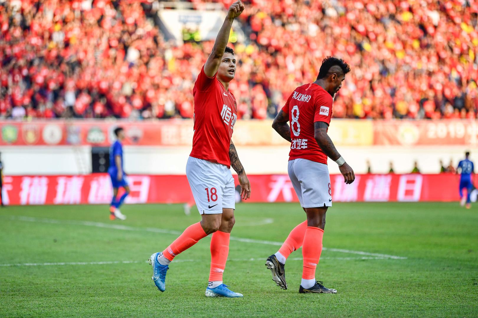 爱游戏体育网站-上海绿地申花广州恒大比赛回放，申花反超